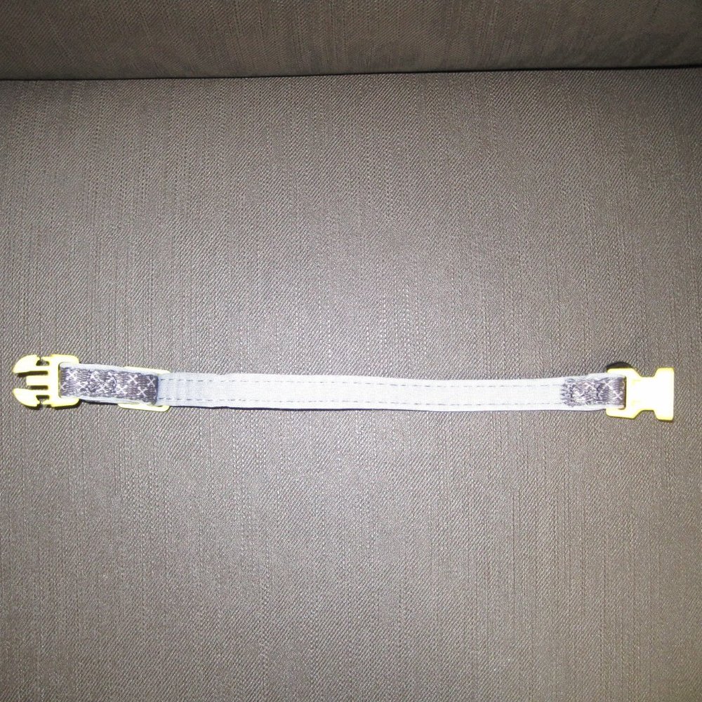 Gray and Yellow adjustable dog collar. - Picture 5 of 8